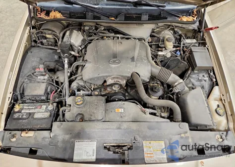 2000 Ford Crown Victoria z USA, uszkodzony, nr VIN 2FAFP73W7YX216395